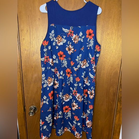 Pre-Loved.  Stitch Fix.  Navy Blue Dress.  Floral print.  Size 2X - Picture 3 of 4